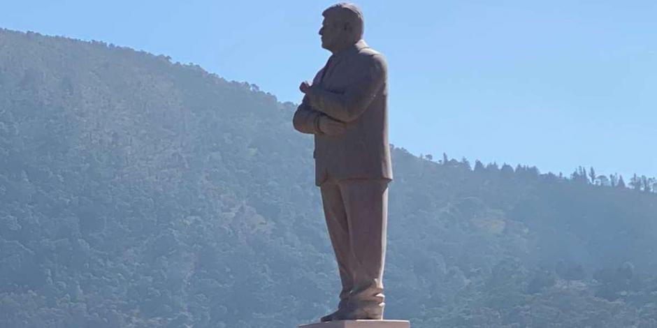 El presidente municipal de Atlacomulco, Roberto Téllez Monroy, señaló que esta estatua es un reconocimiento para AMLO.