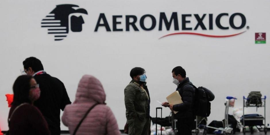 Aeroméxico invitó a sus clientes a mantenerse pendientes del estatus de sus vuelos en sus canales oficiales.