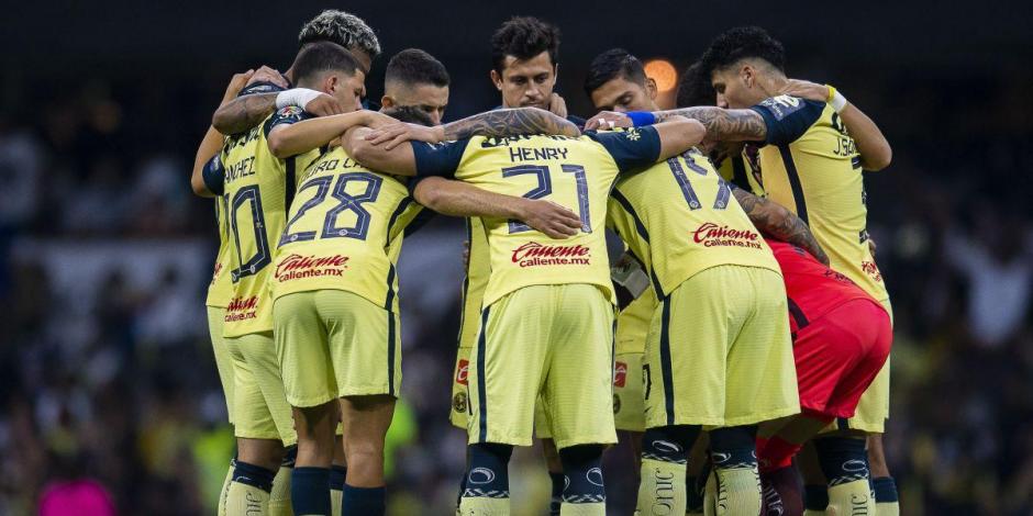 Futbolistas del América previo a un partido en el pasado Torneo Grita México Apertura 2021.