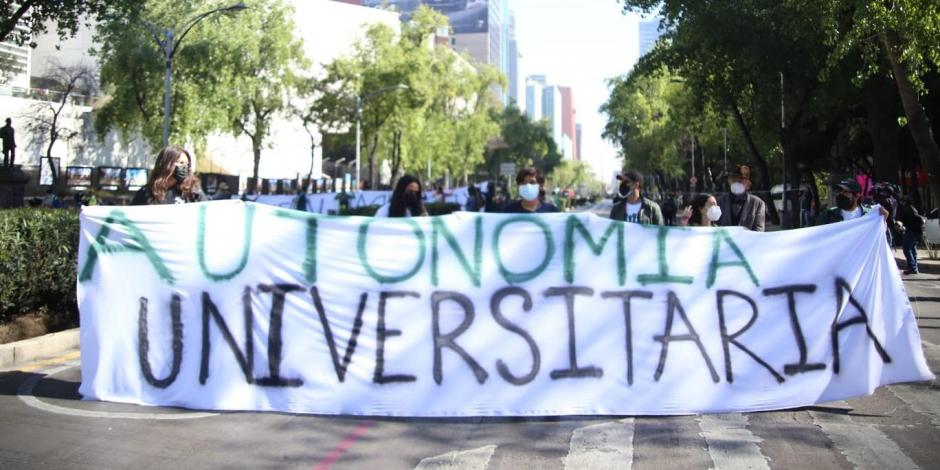 Estudiantes del CIDE cierran Paseo de la Reforma.