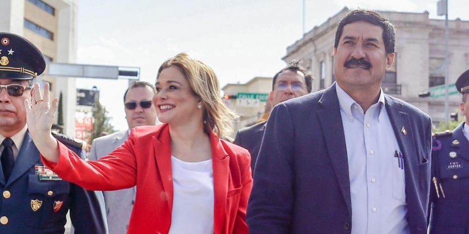 En agosto de 2020, cuando el entonces gobernador y la actual mandataria de Chihuahua mantenían cordial relación.