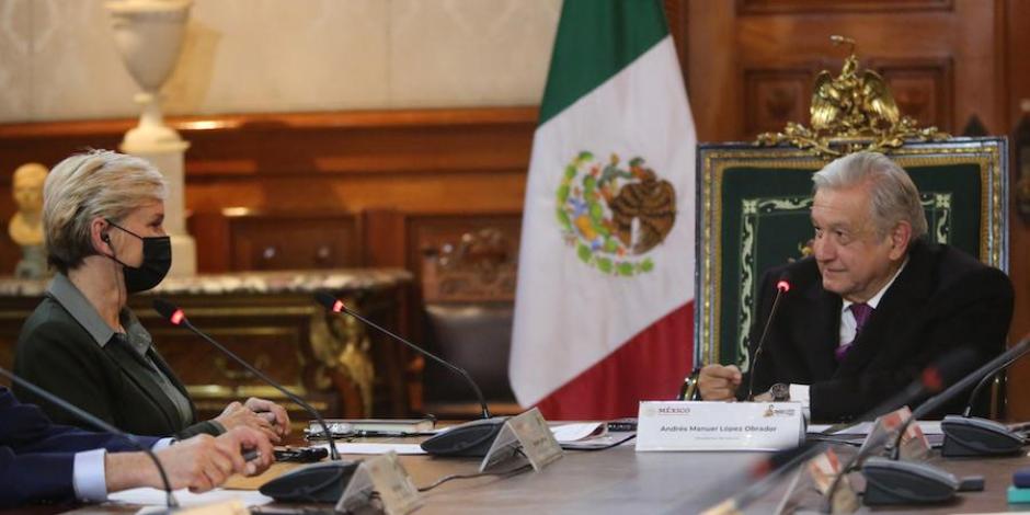 El Presidente López Obrador, ayer con Jennifer Granholm, secretaria de Energía de EU, en Palacio Nacional.