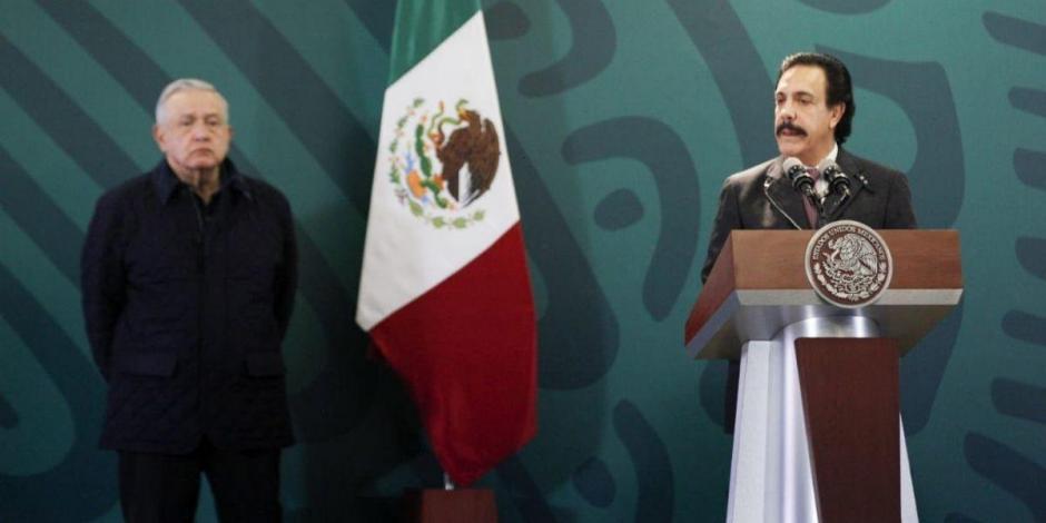 El Presidente Andrés Manuel López Obrador (izq.) y el exgobernador de Hidalgo, Omar Fayad (der.).