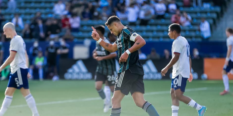 Javier "Chicharito" Hernández festeja uno de sus goles con el Galaxy, que cerró con un empate ante el DC United su preparación para la próxima campaña de la MLS.
