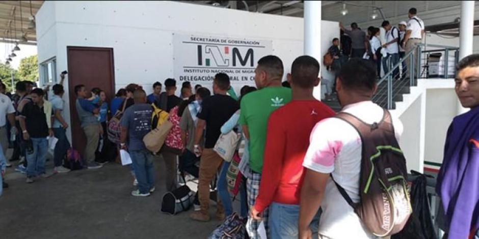 Migrantes en las instalaciones del INM.