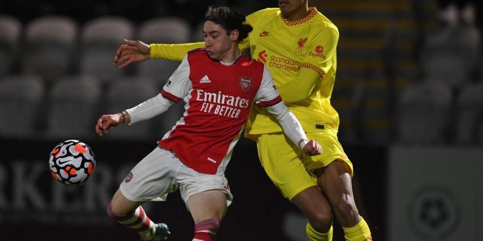 Marcelo Flores durante el partido entre la Sub 23 del Arsenal y el Liverpool.