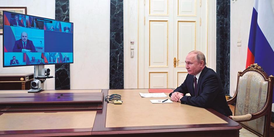 El Presidente Putin, ayer, en videoconferencia con miembros de su Consejo de Seguridad.