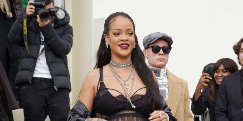 Rihanna aparece embarazada y con diminuta lencería en Fashion Week París  (FOTOS)