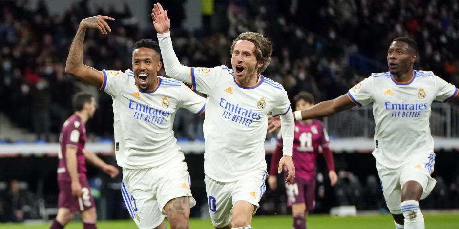 Luka Modric festeja uno de los goles con los que el Real Madrid venció 4-1 a la Real Sociedad.