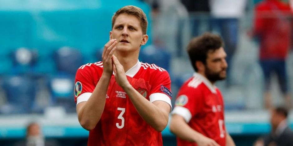 Igor Diveyev después del duelo entre Rusia y Finlandia en la pasada Eurocopa. Los rusos no podrán disputar el repechaje rumbo a Qatar 2022.