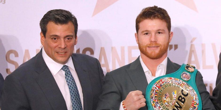 Mauricio Sulaimán, presidente del Consejo Mundial de Boxeo (CMB/WBC), y a su lado Saúl "Canelo" Álvarez.