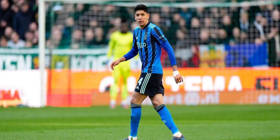 Edson Álvarez durante un partido con el Ajax en la actual campaña. El mexicano podría salir del club neerlandés para irse a la Premier League.