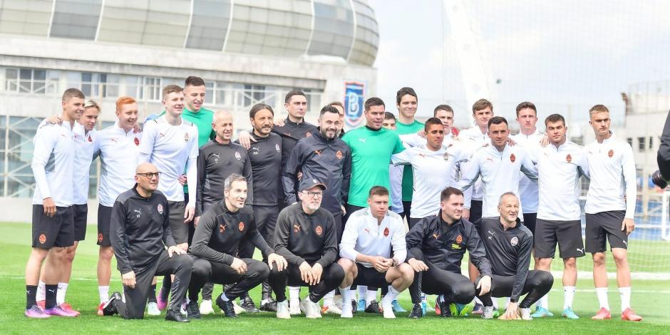 Futbolistas del Shakhtar Donetsk previo a un entrenamiento en Turquía.