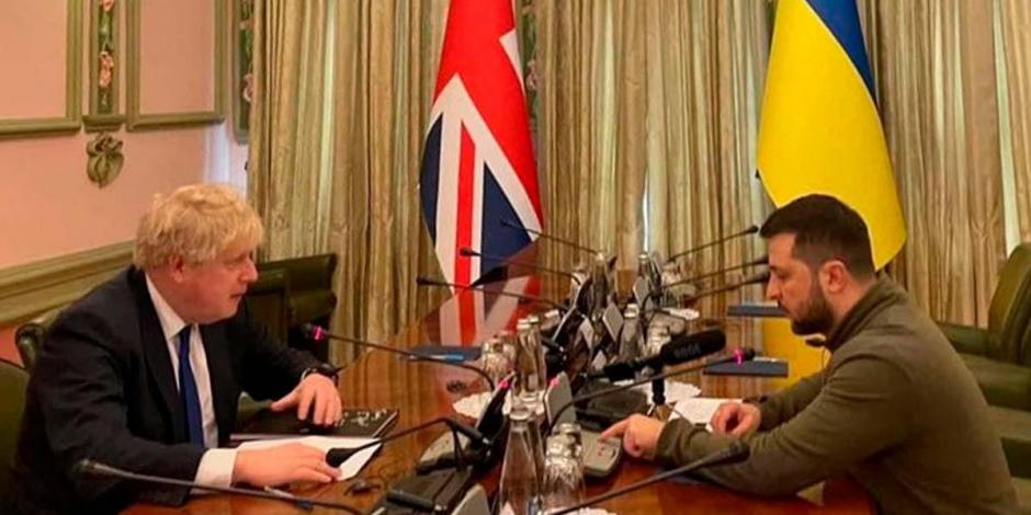 El primer ministro británico, Boris Johnson, junto al presidente ucraniano, Volodimir Zelenski