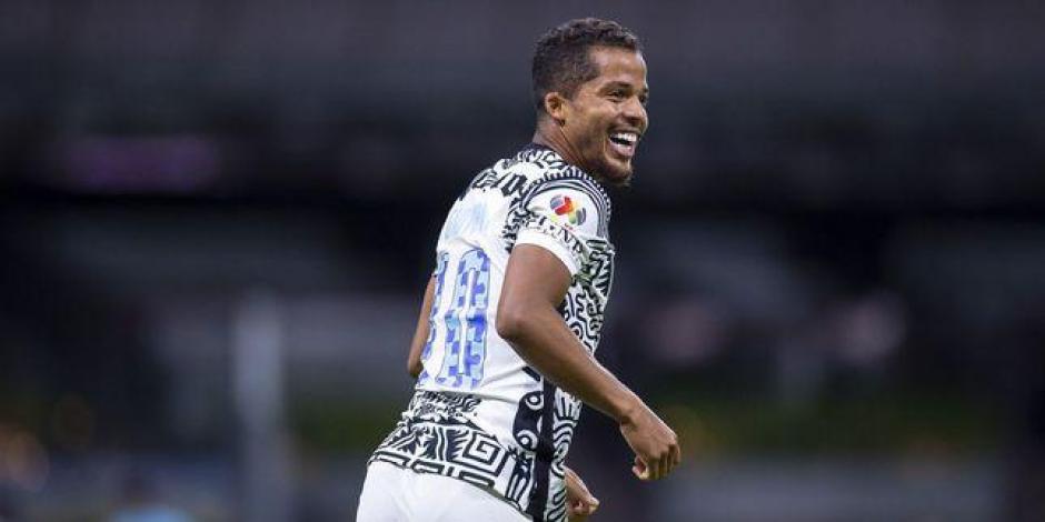 Giovani dos Santos festeja un gol con el América en el Torneo Guard1anes 2021 de la Liga MX.