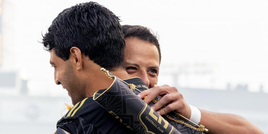 Carlos Vela y el "Chicharito" durante el Clásico de Los Ángeles en la MLS.