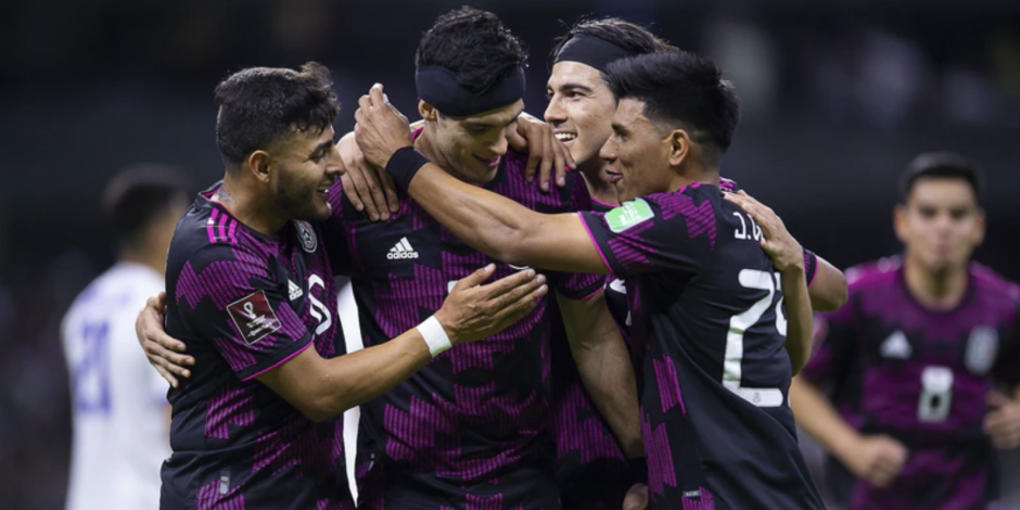 Jugadores de la Selección Mexicana celebran un gol contra El Salvador, en la última jornada del octagonal hacia Qatar 2022, el pasado 30 de marzo.