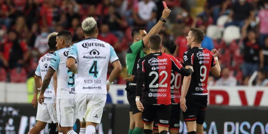 Atlas terminó el partido de la Fecha 14 de la Liga MX contra Mazatlán FC con un jugador menos por la expulsión de Julio Furch.