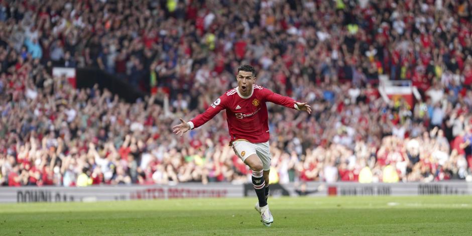 Cristiano Ronaldo celebra su tercer gol con el Manchester United ante el Norwich City en la Premier League.