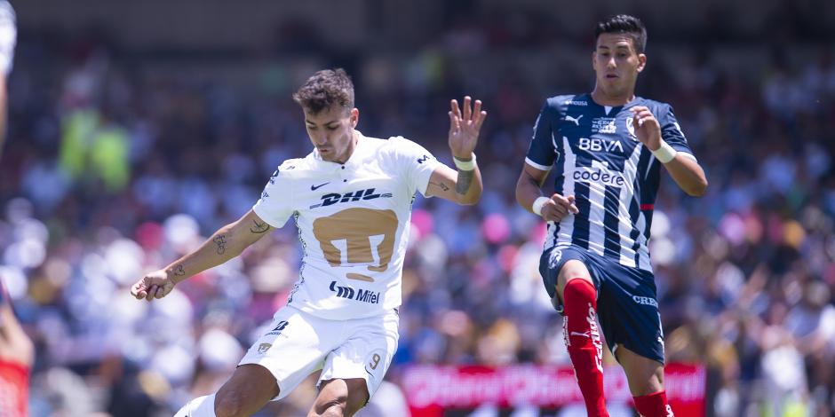 Una acción del Pumas vs Monterrey, Jornada 14 del Clausura 2022 de la Liga MX, en el Estadio Olímpico Universitario.