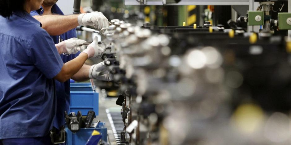 Empleo manufacturero se acelera 0.4% en febrero: Inegi