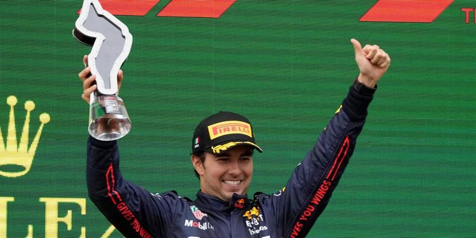 Sergio Checo Pérez celebra el segundo lugar obtenido en el Gran Premio de Emilia Romagna de la F1