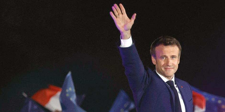 El presidente Emmanuel Macron celebra la victoria que le da la reelección en el país.