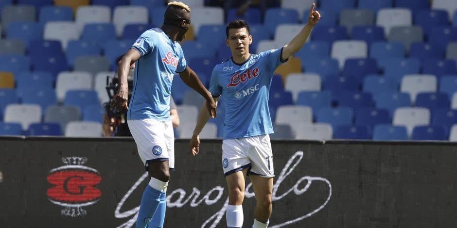 Hirving Lozano celebra su gol en la goleada del Napoli ante el Sassuolo.