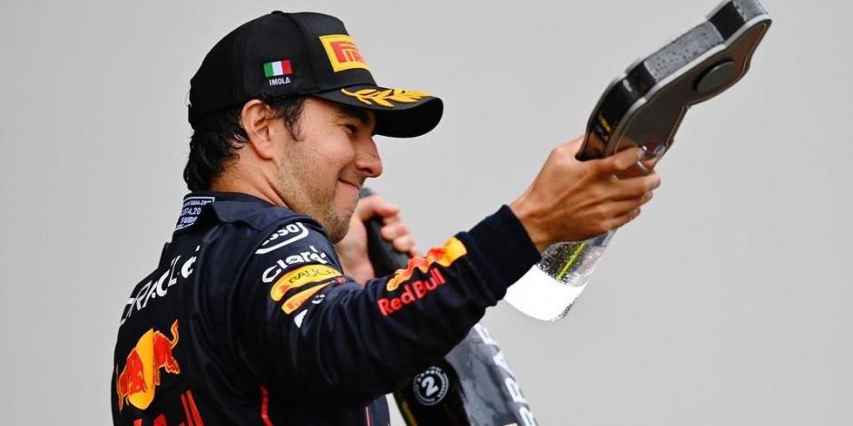 Checo Pérez celebra su segundo puesto en el Gran Premio de Emilia-Romaña de F1, el pasado 24 de abril.