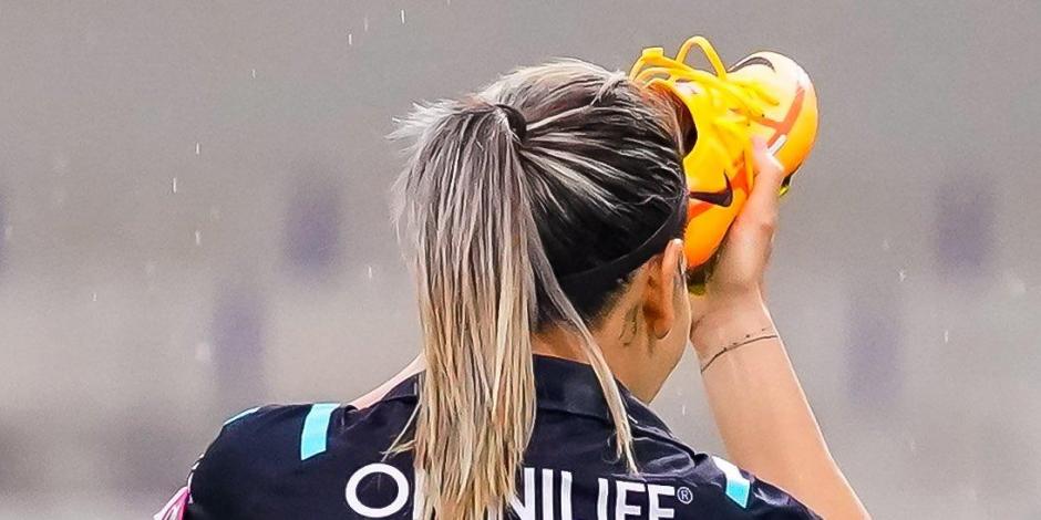Alicia "Licha" Cervantes festeja su gol contra Pumas en la ida de cuartos de final de la Liga MX Femenil.