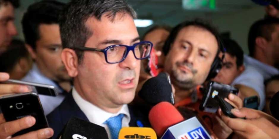 El fiscal Marcelo Pecci habla con medios de comunicación el 10 de marzo de 2020
