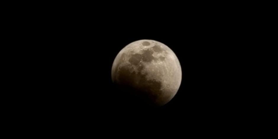 El Eclipse Lunar ilumina el cielo en México