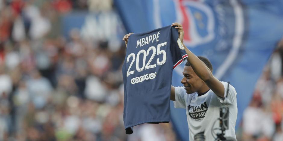 Kylian Mbappé renovó con el PSG hasta 2025.