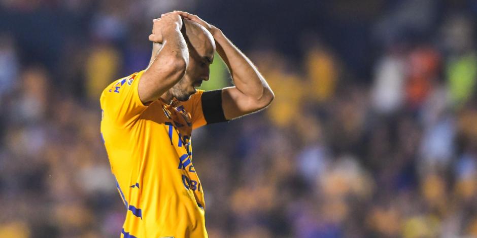 Guido Pizarro lamenta una falla durante la semifinal de vuelta entre Tigres y Atlas en Monterrey.
