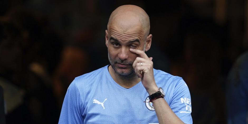 Pep Guardiola, entrenador del Manchester City, lloró al ganar la Premier League 2022.