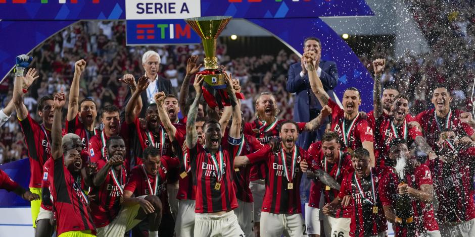Milan rompió una sequía de 11 años y se coronó en la Serie A, tras golear al Sassuolo