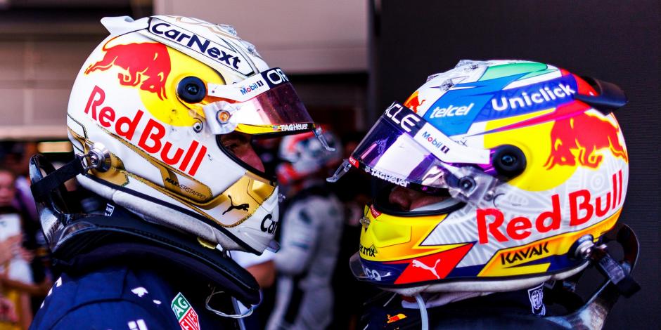 Checo Pérez y Max Verstappen al finalizar el GP de España de F1.
