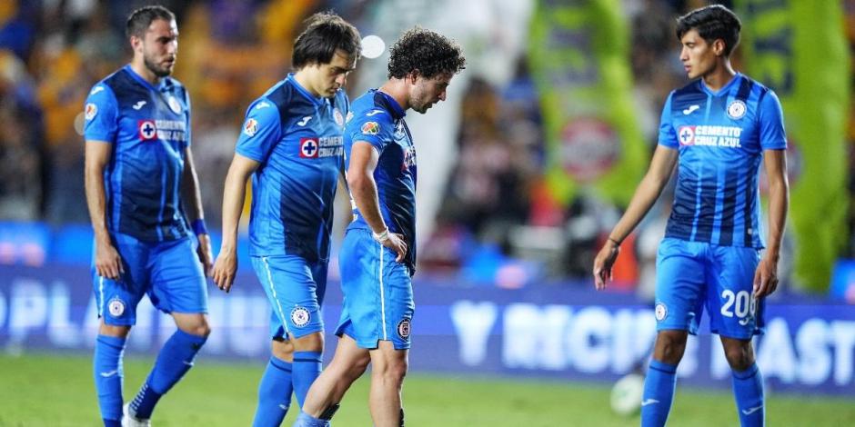 Jugadores de Cruz Azul tras ser eliminados por Tigres en los cuartos de final del Torneo Clausura 2022 de la Liga MX.