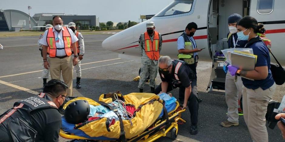 Genaro “N”, de 62 años, fue recibido en Puebla por el INM, luego de haber sido trasladado en ambulancia aérea desde Canadá.