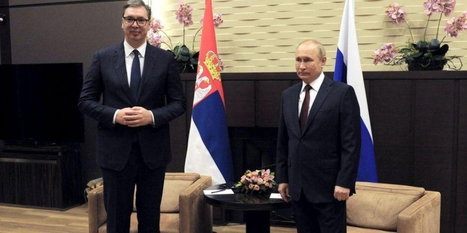 Aleksandar Vucic, presidente de Serbia y su homólogo ruso, Vladimir Putin.