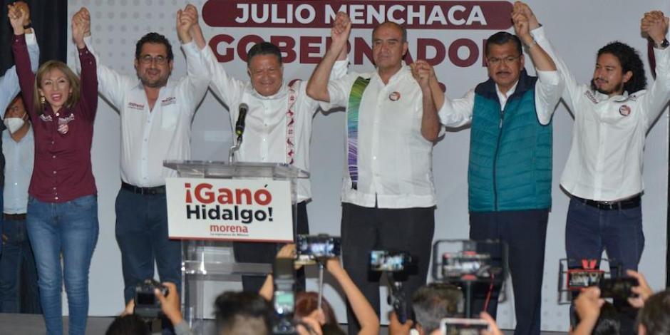 El candidato de la alianza Juntos Hacemos Historia, Julio Menchaca (centro), en rueda de prensa, ayer.