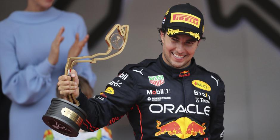 Checo Pérez festeja su victoria en el Gran Premio de Mónaco de F1, el pasado 29 de mayo de 2022.