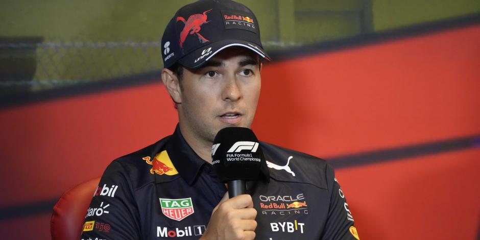 Checo Pérez en una conferencia de prensa de cara al Gran Premio de Azerbaiyán de F1.