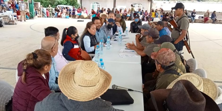 Gobierno de Guerrero realiza jornada de asistencia social y atiende peticiones de los habitantes de Ayahualtempa