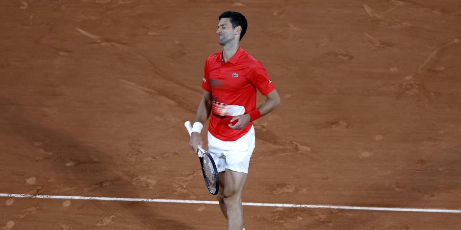 El serbio Novak Djokovic se lamenta después de perder contra el español Rafael Nadal en los cuartos de final de Roland Garros, el pasado 31 de mayo.