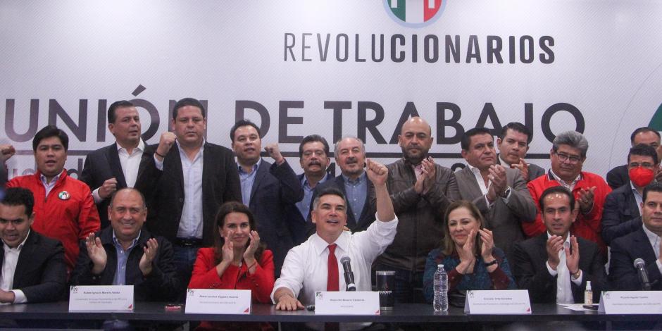 Alejandro Moreno fue respaldado por diputados del tricolor.