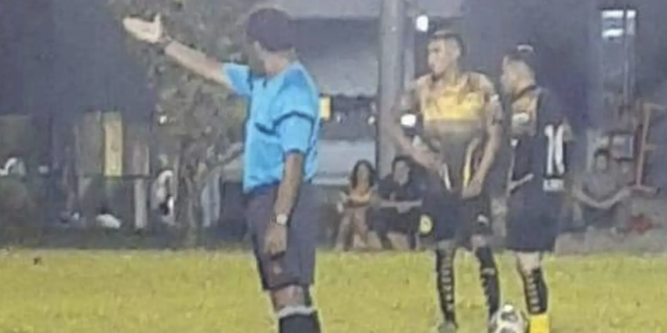 El árbitro José Arnoldo Amaya fue asesinado por futbolistas y aficionados en pleno partido en El Salvador.