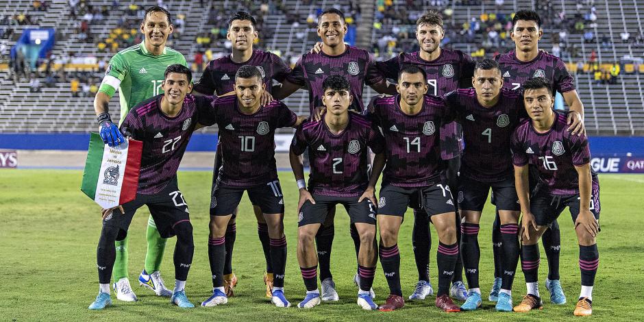 Jugadores de la Selección Mexicana previo a un partido de la Concacaf Nations League.