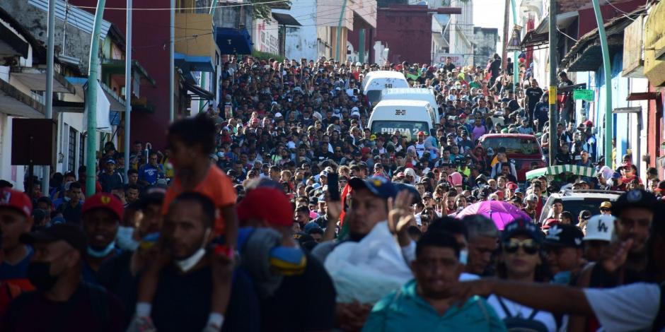 Más de 3 mil migrantes salieron de Tapachula en una nueva caravana; buscan llegar al norte del país para poder cruzar a Estados Unidos.