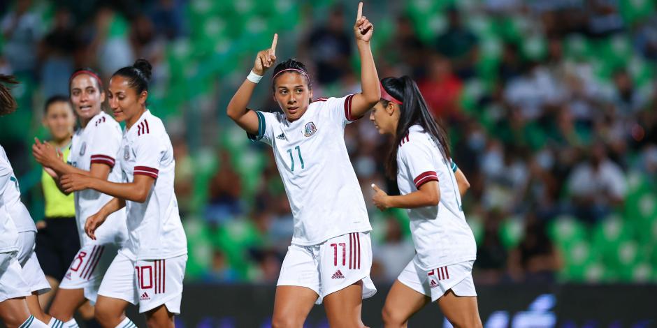 Futbolistas de la Selección Mexicana Femenil celebran un gol en un amistoso contra Perú, en junio pasado.